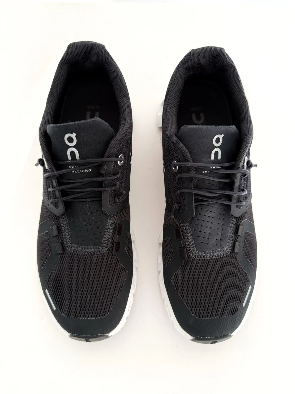 ON RUNNING BLACK WHITE CLOUD 5 ELASTIC LACES SNEAKERS SHOES